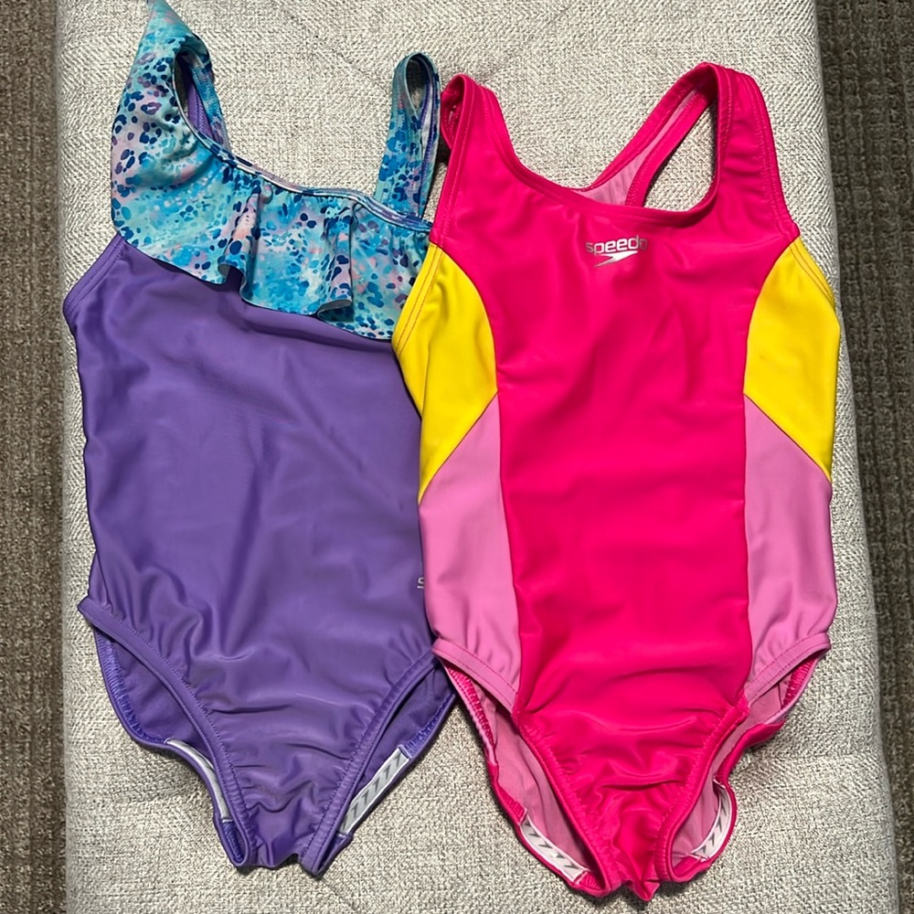 Set of 2 Speedo one piece swimsuits.
